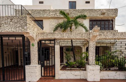 Downtown Cancun House | VIca Guest House con piscina en la entrada de la Zona Hotelera