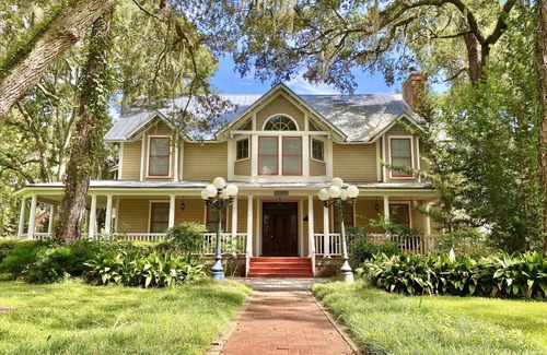 Steinhatchee Cottage | Victorian Cottage 7