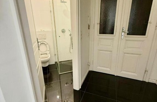 Margareten Apartment | Vienna Central Apartment Contactless Check IN
