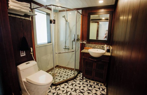 Hoan Kiem Boat Rental | Vietsails cruises