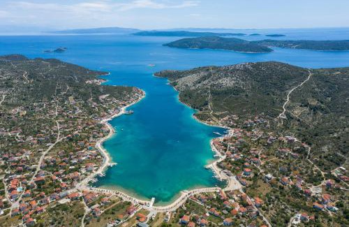Vinisce Villa | View Villas Collection