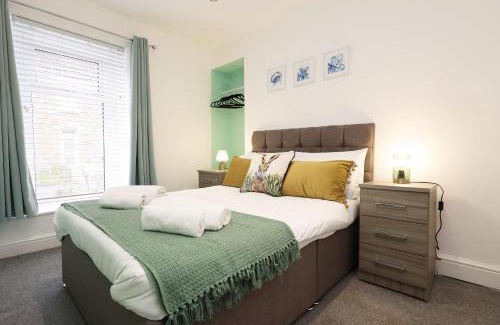 Castle House | Viewing deck, on-street parking, City Centre Location