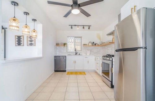 Twentynine Palms House | ✧VIEWS✧ 6min to Joshua Tree walk to bars + firepit