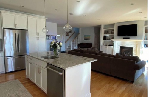 Misquamicut House | Views down The Misquamicut Club fairways to the ocean! n3 en suite bedrooms!