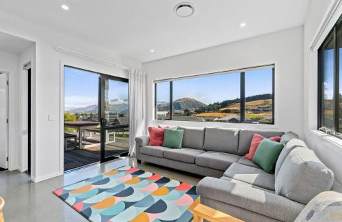 Wanaka House | Views on Farrant