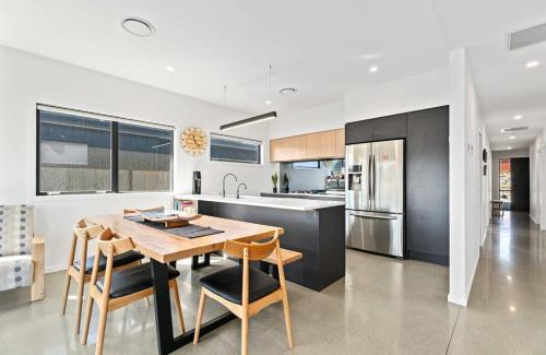 Wanaka House | Views on Farrant