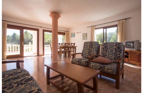 Cala de Bou Villa | Villa Can Vincent is a large villa and pool located on the outskirts of San Antonio Bay