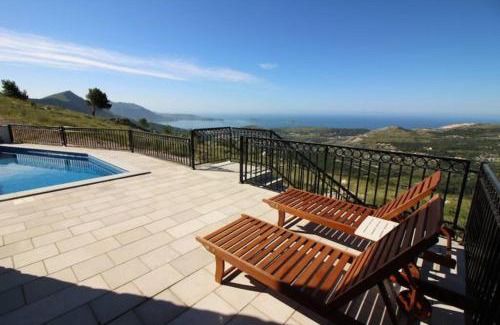 Zavala Villa | VILA SELLISTA WITH POOL and SPECTACULAR SEAVEIW