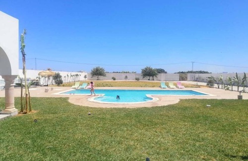 Kelibia Villa | Villa 300m2 with 4 suites, for up to 15 people, large pool and wooden garden