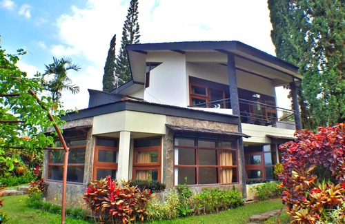 Oro Oro Ombo Villa | Villa 4-BR Klub Bunga No. 8 Batu Malang