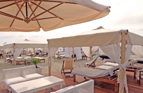 Montignoso House | Villa Alberico - Suite F With Shared Pool