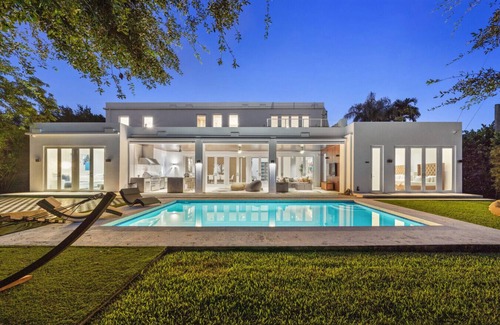 Coral Gables Villa | Villa Amani-Modern 7BR Villa w/Basketball Court & Gym