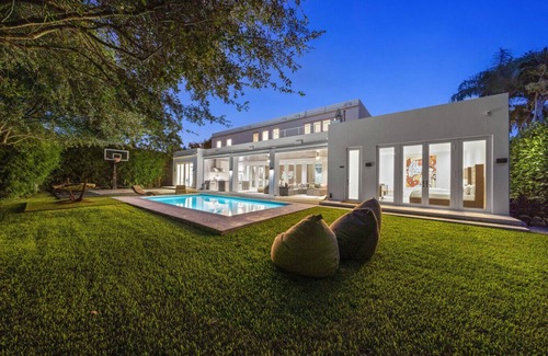 Coral Gables Villa | Villa Amani-Modern 7BR Villa w/Basketball Court & Gym