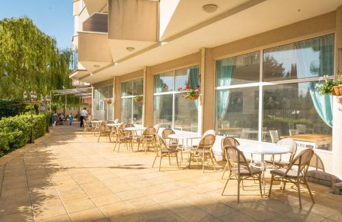 Saints Constantine and Helena Hotel | Villa Aurora
