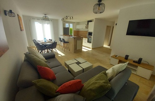 Saint-Paul-les-Fonts Villa | Villa Césarine: Sublime 4☆ property, private pool, pool house and outbuilding