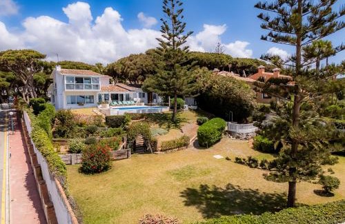 Marbella Villa | Villa Calmamar Cabopino Beachfront in Marbella
