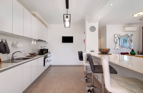 Silves Villa | Villa 'Casa Barros' with Mountain View, Wi-Fi and Air Conditioning