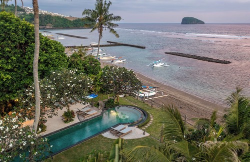 Sengkidu Villa | Villa Cocoa Maya: Beautiful large villa steps from the beach