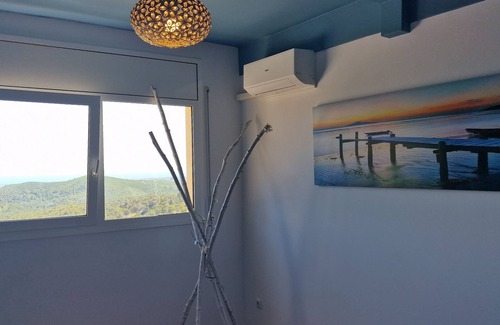 Canyelles Apartment | Villa Contenta Canyelles, on top of the hill, sea view. Petfriendly!
