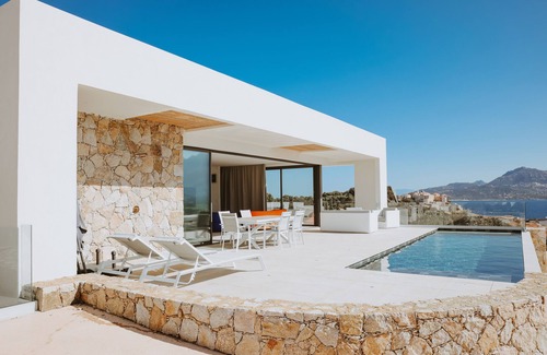 Calvi House | Villa d' Architecte Avec Superbe vue sur la Baie de Calvi, Entre mer et Montagne