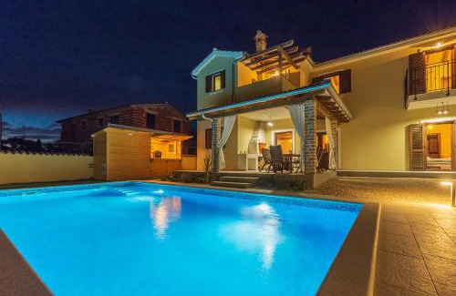 Svetvincenat Villa | Villa David - luxurious secluded villa with a heated pool