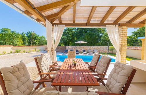 Svetvincenat Villa | Villa David - luxurious secluded villa with a heated pool