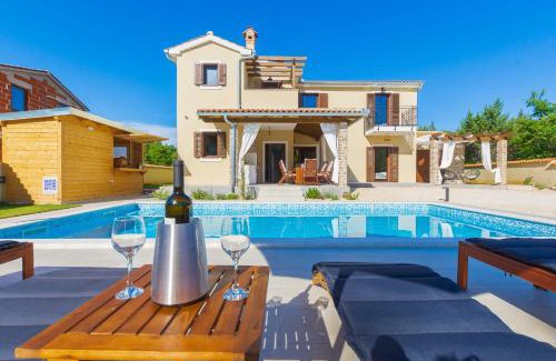 Svetvincenat Villa | Villa David - luxurious secluded villa with a heated pool