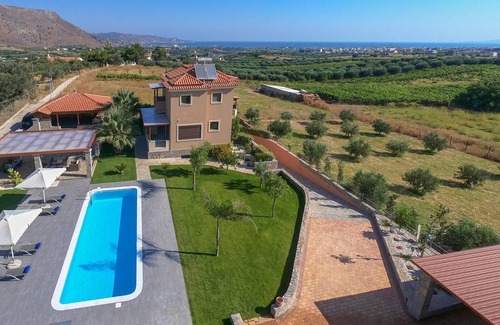Malevizi Villa | Villa David with private pool