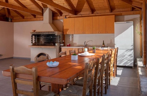 Malevizi Villa | Villa David with private pool