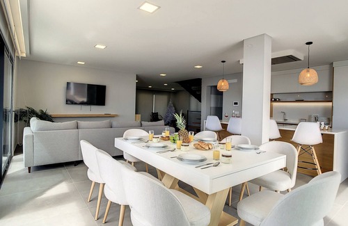 Estreito da Calheta Villa | Villa de la Ponte by Atlantic Holiday