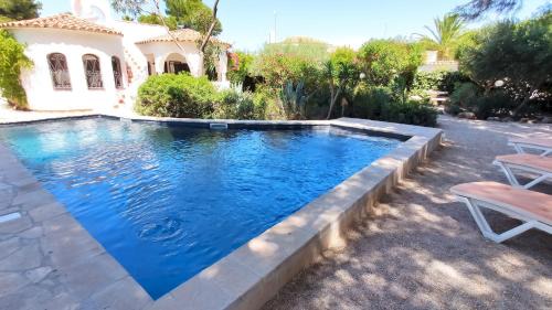 Les Tres Cales House | Villa Dos Calas - Bonita Villa de estilo rustico y piscina de agua salada