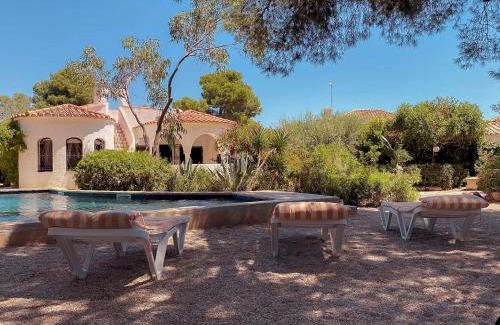 Les Tres Cales House | Villa Dos Calas - Bonita Villa de estilo rustico y piscina de agua salada