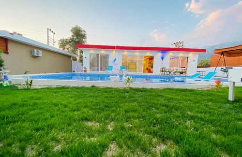 Uzumlu Apartment | Villa ece didem Havuzlu jakuzili huzurlu rahat bir villa