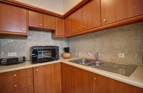 Maleme Apartment | Villa Elias 2BR Lower Apt with Pool