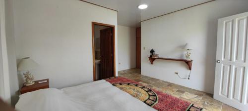 Puerto Velasco Ibarra House | VILLA FLOREANA