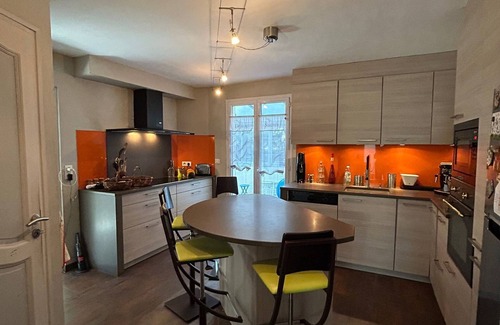 Montferrier-sur-Lez House | Villa for rent 3bed 3bath, sleeps 6, pool. Mid-June/mid-September. Montferrier