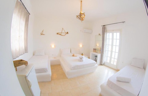 Fira Apartment | Villa Garden
