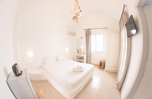 Fira Apartment | Villa Garden