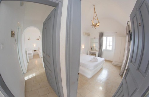 Fira Apartment | Villa Garden