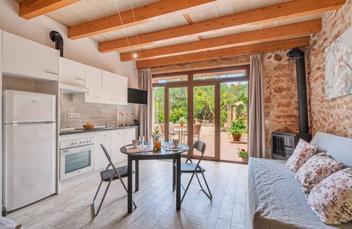 Llucmajor Villa | Villa 'Garraseca' with Mountain Views, Wi-Fi and Air Conditioning