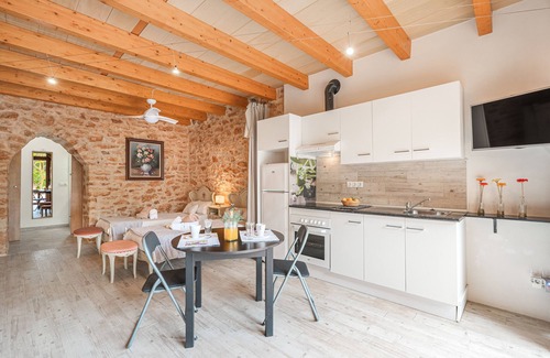 Llucmajor Villa | Villa 'Garraseca' with Mountain Views, Wi-Fi and Air Conditioning