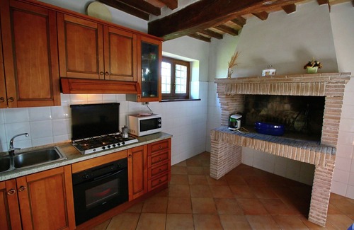 Gualdo Cattaneo Villa | Villa in Torri with Panoramic Views & Pool