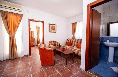 Maini Hotel | Villa IPER