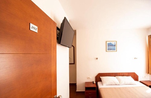 Maini Hotel | Villa IPER