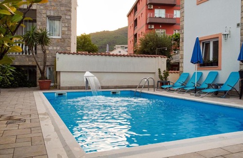 Maini Hotel | Villa IPER