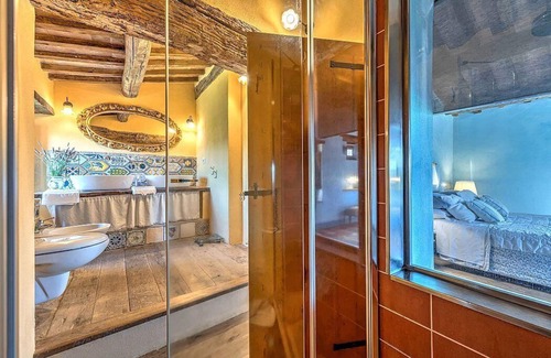 Pienza Villa | Villa Irmina: A characteristic and welcoming two-story ancient tuscan country house surrounded by meadows and by green hills, with Free WI-FI.