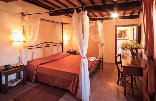 Monte Castello di Vibio Villa | Villa La Prateria, an oasis of peace between viney