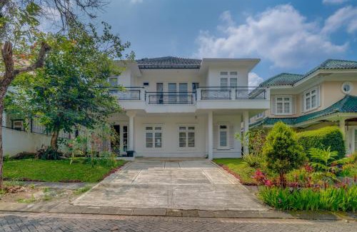 Cipanas Villa | Villa Ixora Resort