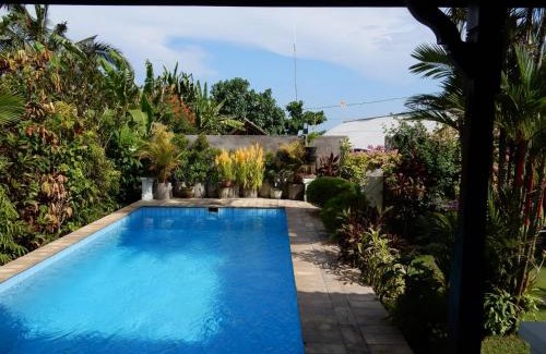 Jasri House | Villa Jasri Point - Beachfront Villa close to surf