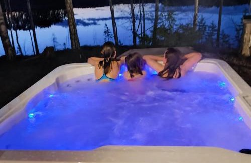 Lotjola Villa | Villa Joutsen with jacuzzi